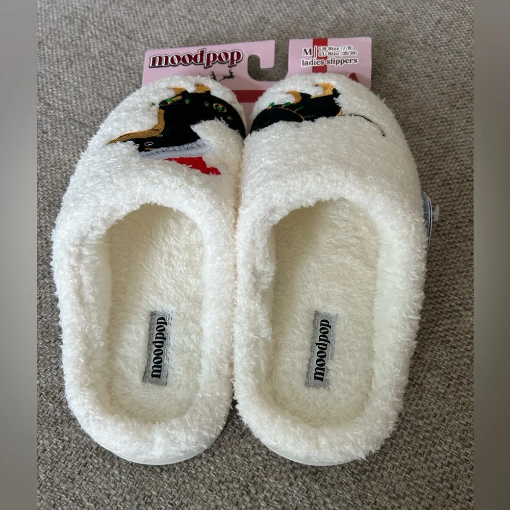 NWT Dachshund Dog Embroidered White Slippers - Picture 4 of 4